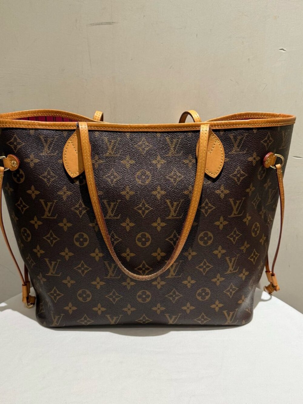Louis Vuitton Neverfull MM Classic Monogram Tote Bag